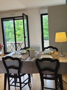 2 bedroom apartment, close to downtown & train station