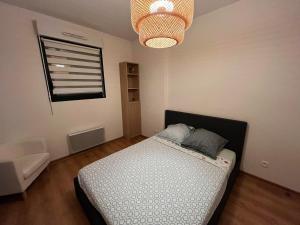 2 bedroom apartment, close to downtown & train station