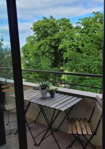 2 bedroom apartment, close to downtown & train station