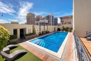 1BR Luxe BGC Venice Grand Canal Staycation