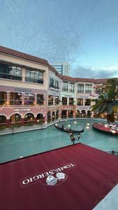 1BR Luxe BGC Venice Grand Canal Staycation