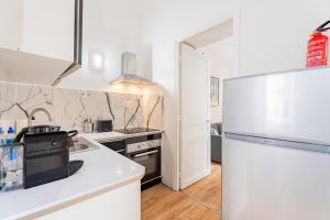 Best location of Nice, le Port, charming flat 4