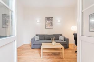 Best location of Nice, le Port, charming flat 4