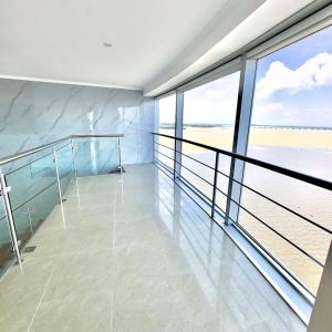 Penthouse river view 15