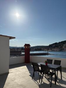 Apartments Peronja Jelsa Seafront