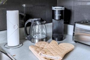 Stylish 1BR Apartment - Heart of James South Hamilton