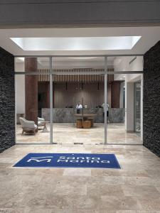Loft moderno con piscinas tipo resort y playa