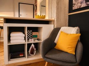 Chic Athens Suite Modern & Central