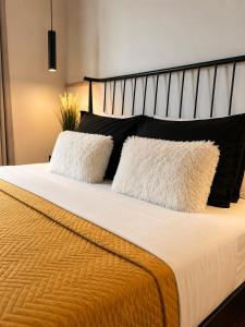 Chic Athens Suite Modern & Central