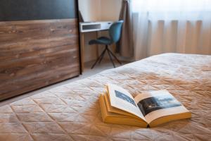 Boho Balcony Apartment - Old Town Brewery Stein