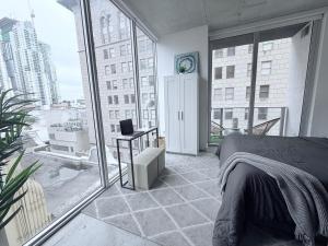 Stylish Downtown Miami Stay Pool Free Parking