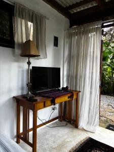 Guesthouse in tropical villa with gorgeous garden