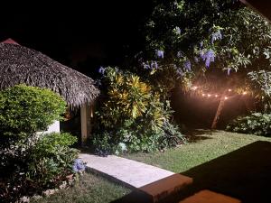 Guesthouse in tropical villa with gorgeous garden