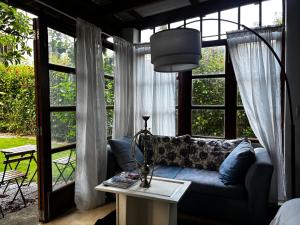 Guesthouse in tropical villa with gorgeous garden