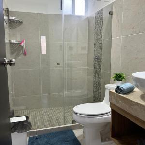 Modern 2BR 2BA Workspace Wifi Pools 24x7 Sec