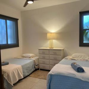 Modern 2BR 2BA Workspace Wifi Pools 24x7 Sec