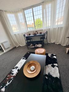 Leigh on sea 2 bed apartment
