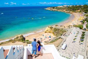 Club Praia De Oura hotel, 
The Algarve, Portugal.
The photo picture quality can be
variable. We apologize if the
quality is of an unacceptable
level.