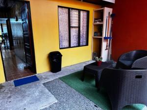 La Casa Amarilla