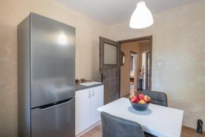 Rossis Apartment 22