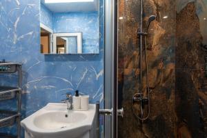 Rossis Apartment 22