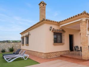 Chalet Piscina Privada Aire acondicionado Agua salada y vallada solo alquilamos a familias
