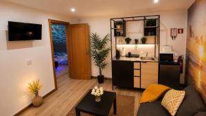 77 Lisbon Design Apartment near Airport, Lisbon, Amadora, Odivelas & Sintra