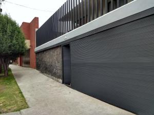 Bright & Peaceful Apt w Tree View, Lomas