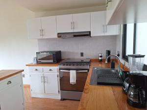 Bright & Peaceful Apt w Tree View, Lomas