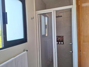 Bright & Peaceful Apt w Tree View, Lomas