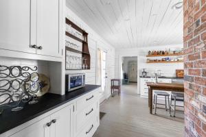 Charming 1800s Farmhouse Near Helen & Wineries