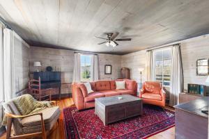 Charming 1800s Farmhouse Near Helen & Wineries