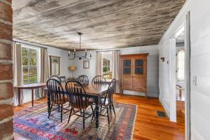 Charming 1800s Farmhouse Near Helen & Wineries
