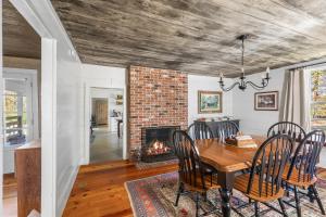Charming 1800s Farmhouse Near Helen & Wineries