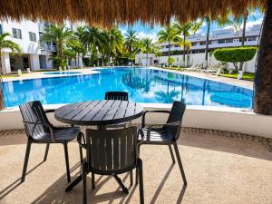 2BR Resort Apartment Cancun Pool WiFi AC