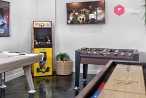 Tee Time - Chalet 2 unités, Salle de jeux, Golf, Piscines, 10 pers - Resort près de Québec