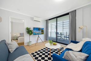 Heart of CBD with Pool Gym ParkingWalk to Station