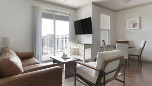 Landing Apartments - The View at Crown Ridge