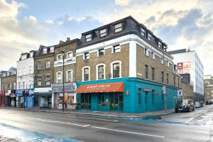 Modern 2-Bed Near Clapham Battersea Park & River