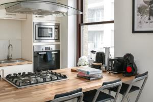 Modern 2-Bed Near Clapham Battersea Park & River