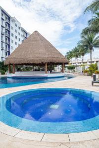 2BR Resort Apartment Cancun Pool WiFi AC