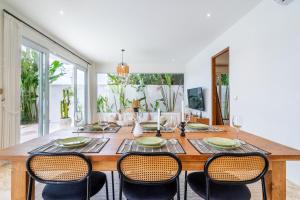 Eleven Villa - Spacious Stay with Huge Pool & Office Space