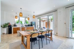 Eleven Villa - Spacious Stay with Huge Pool & Office Space