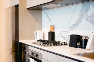 Elegant 2BR Botanic Gardens in CBD with Pool & Gym