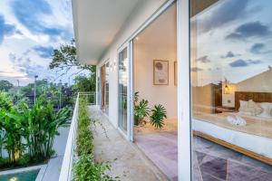 Eleven Villa - Spacious Stay with Huge Pool & Office Space