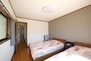 Guest House TIHARU 6bedrooms12people max and Straight to USJ and Near the hot spring