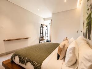 Elegant 4BR Seminyak Villa, enclosed living,
