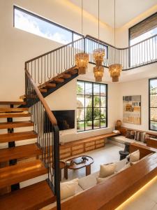 Elegant 4BR Seminyak Villa, enclosed living,