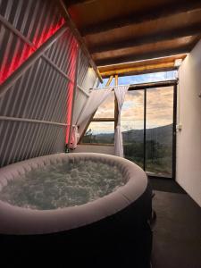Cabaña glamping entre nubes buga