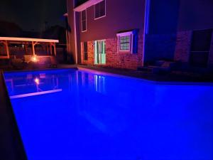 5 BR House with heated pool near DFW and stadium